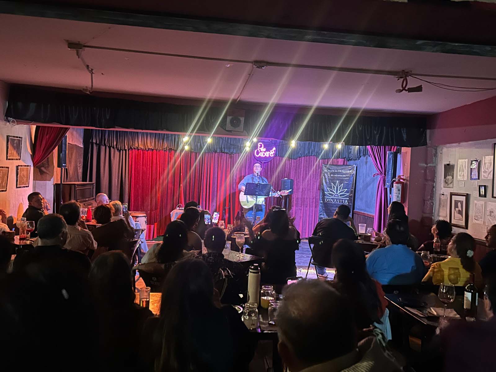 Bohemia de Encanto — noche en vivo